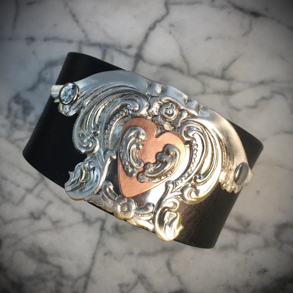 Leather heart  cuff, 7” wrist - Picture 2 of 6